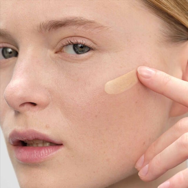 Prada - Reveal Skin Optimizing Foundation 30ml (LN25)