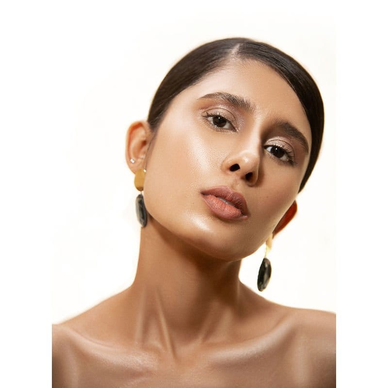 SUGAR - Bling Leader Illuminating Moisturizer 01 Gold Diggin' Warm Gold with a Pearl Finish (25ml)