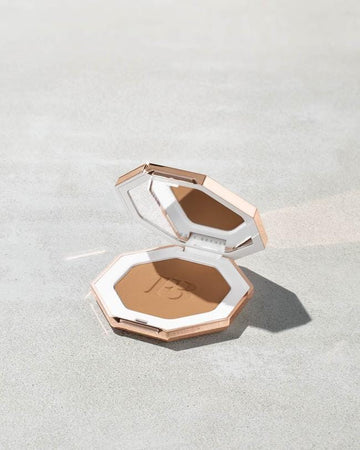 FENTY BEAUTY - SUN STALK'R INSTANT WARMTH BRONZER (Shade - Bajan Gyal)