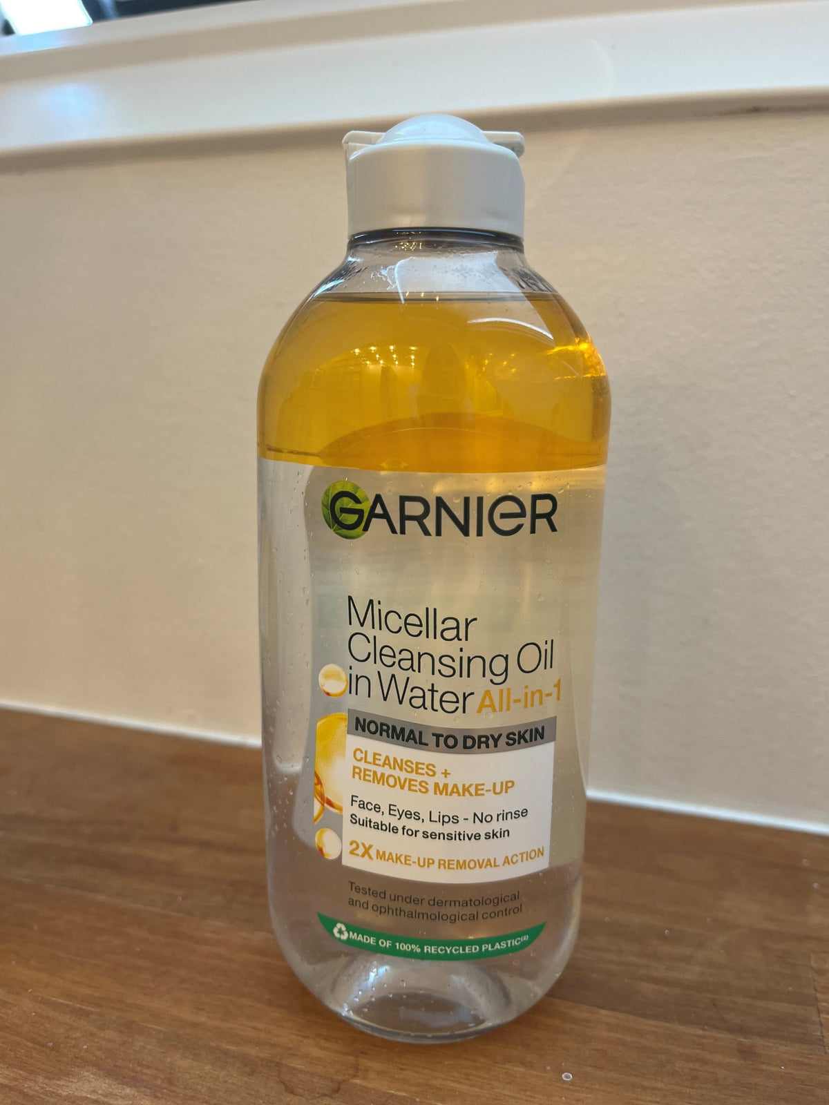 Garnier - Micellar Cleansing Water in Oil All - in - 1