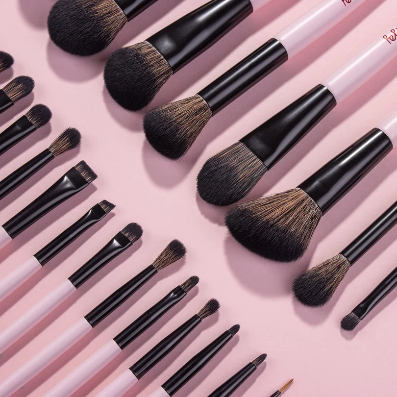 Felic 21 - ESSENTIALLY YOU ON THE GO BRUSH SET (SET OF 25).