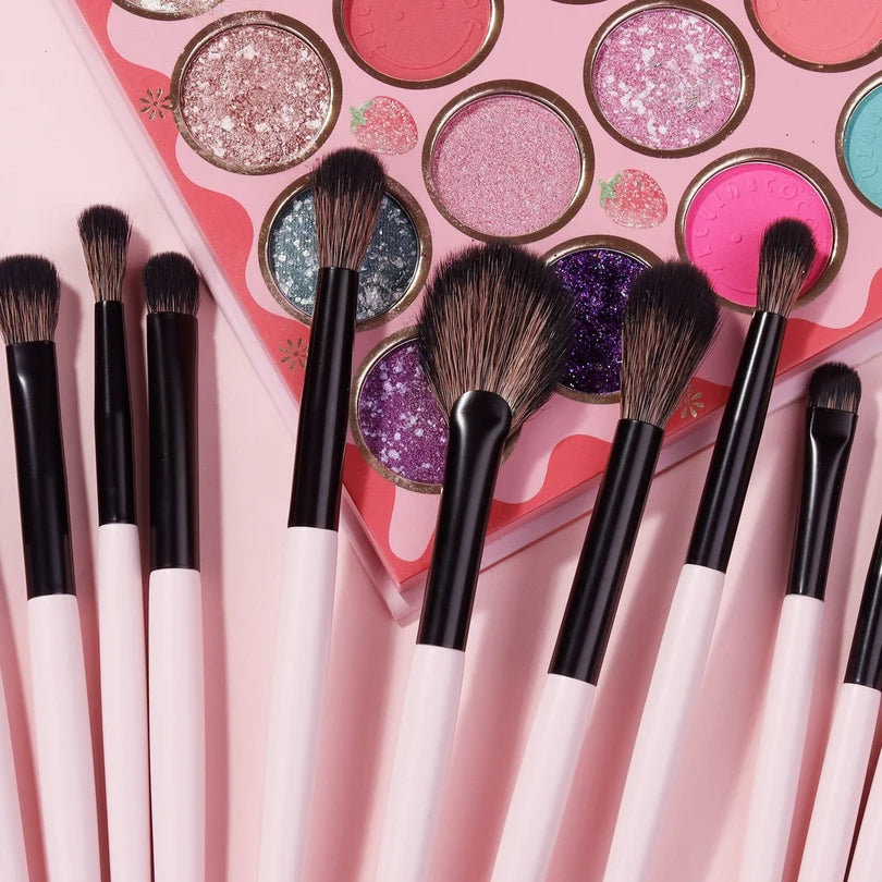 Felic 21 - ESSENTIALLY YOU ON THE GO BRUSH SET (SET OF 25).